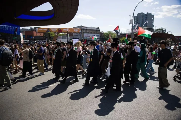 Demonstran Pro-Palestina...