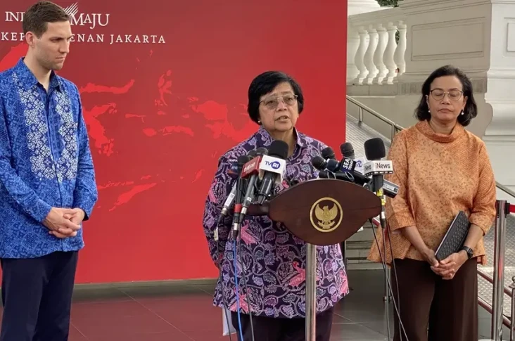 Jokowi Beri Izin Tambang...