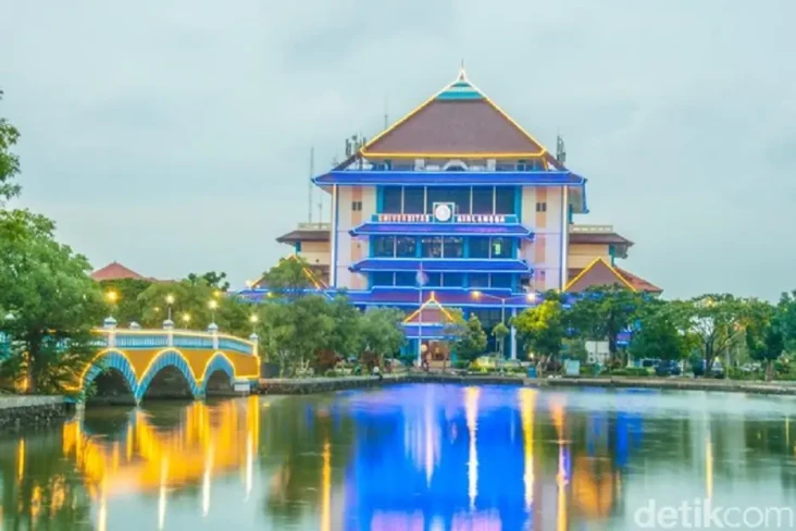 Mau Kuliah di Surabaya?...