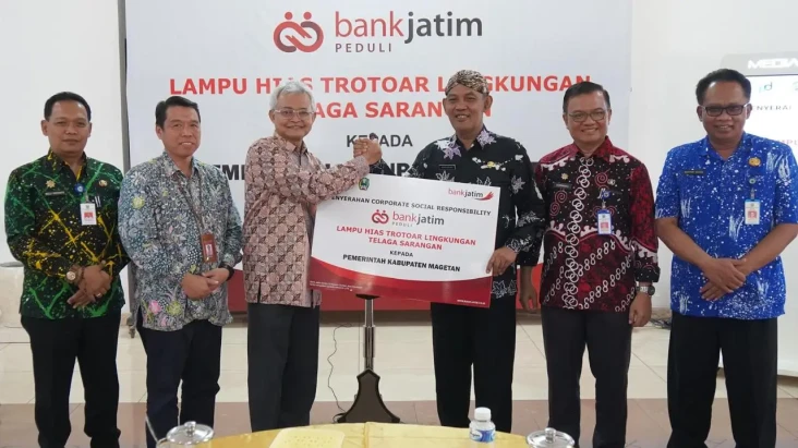 Bank Jatim Pasang Lampu...
