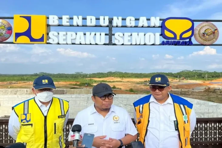 Kepala dan Wakil Otorita...