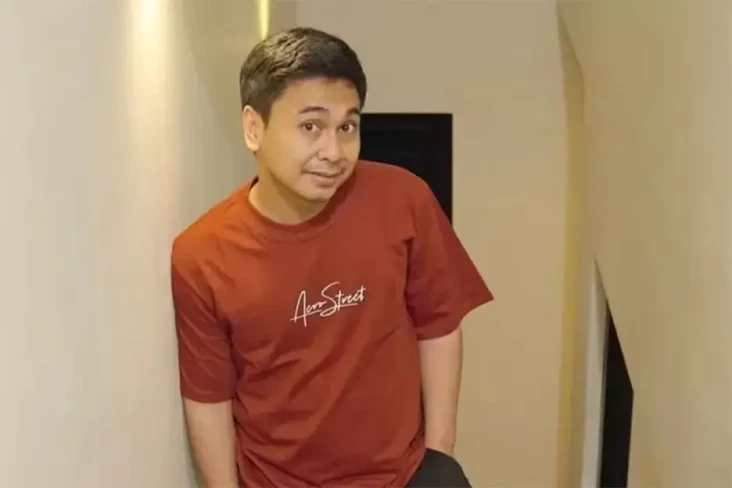 12 Film yang Dibintangi...
