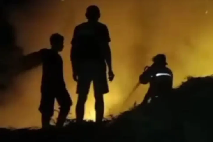 8 Jam Terbakar, Pabrik...