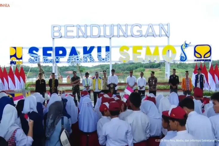 Jokowi Resmikan Bendungan...