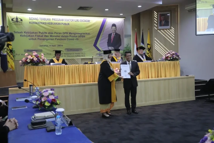 Teliti Peran DPR di...
