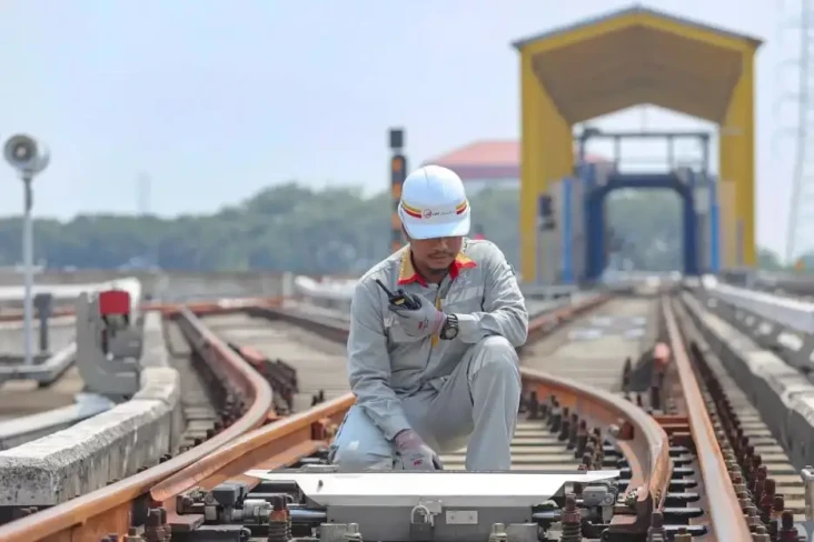 Soal Kereta Cepat Jakarta-Surabaya,...