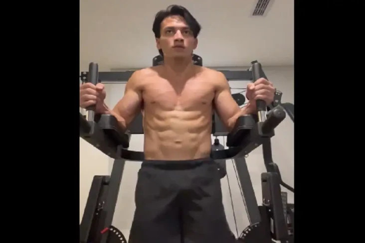 Jefri Nichol Telanjang...
