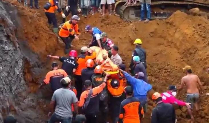 1 Korban Tertimbun Tanah...