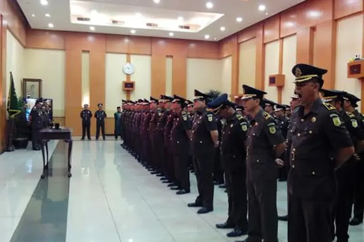 4 Jaksa Agung dengan...