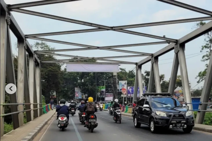 Jembatan Pintu Air 10...