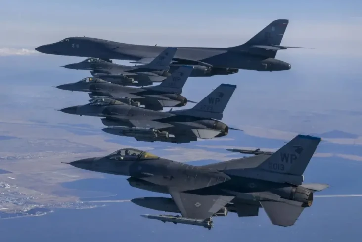 Pesawat B-1 AS Jatuhkan...
