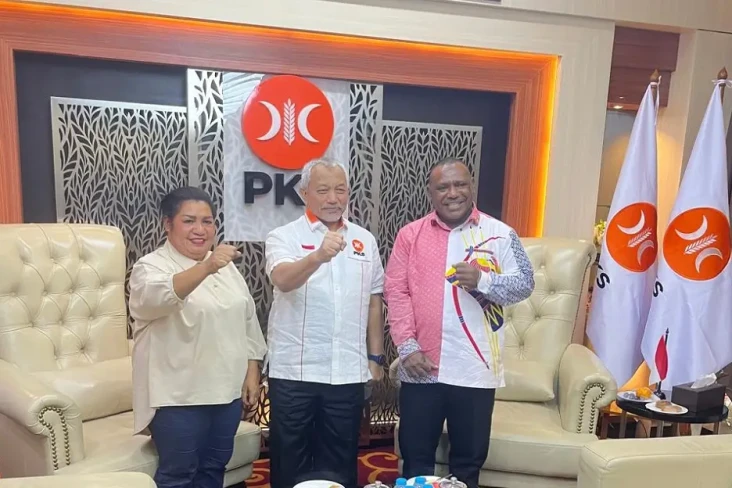 Presiden PKS Dukung...