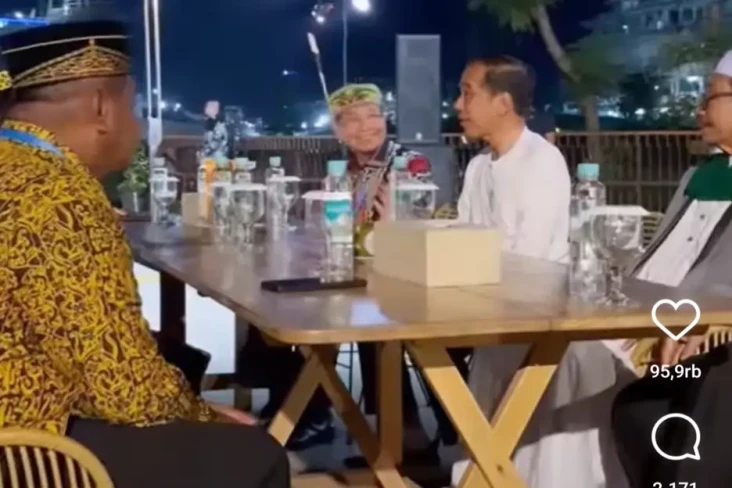 Jokowi Bagikan Momen...