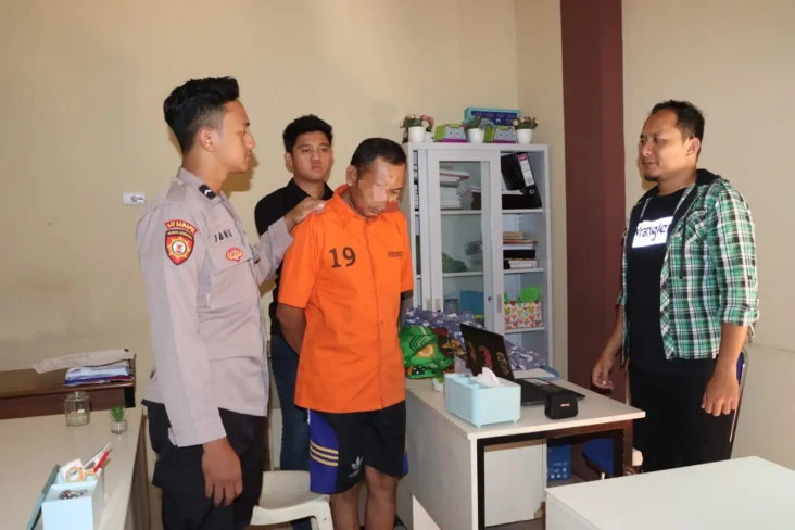Cabuli 2 Anak Tiri,...