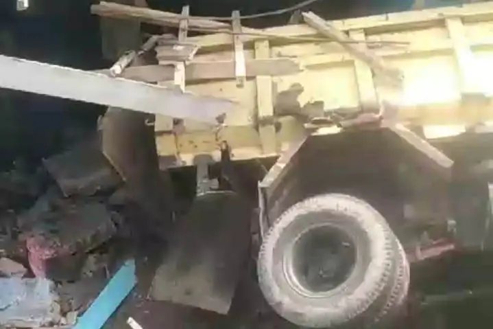 Tak Kuat Nanjak, Truk...
