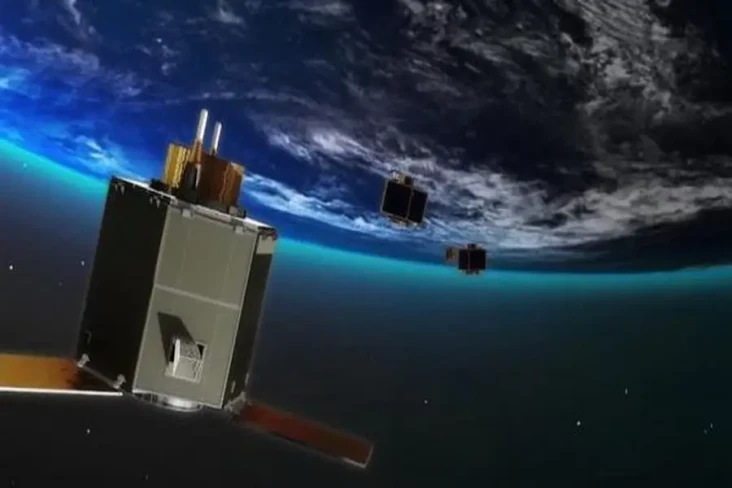 Canggih, Satelit China...