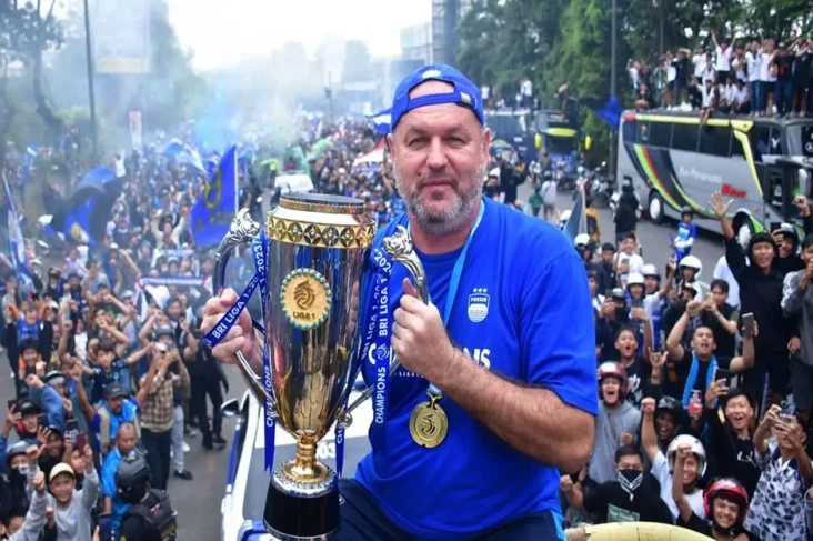 Pelatih Persib Sepakat...