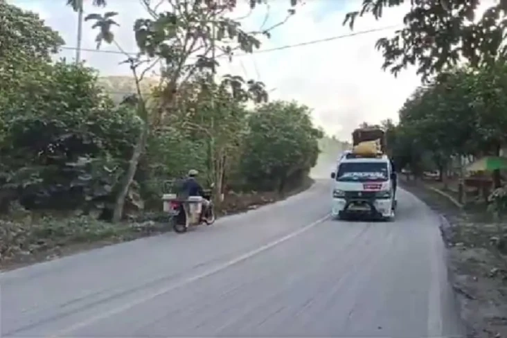 Gunung Lewotobi Laki-Laki...