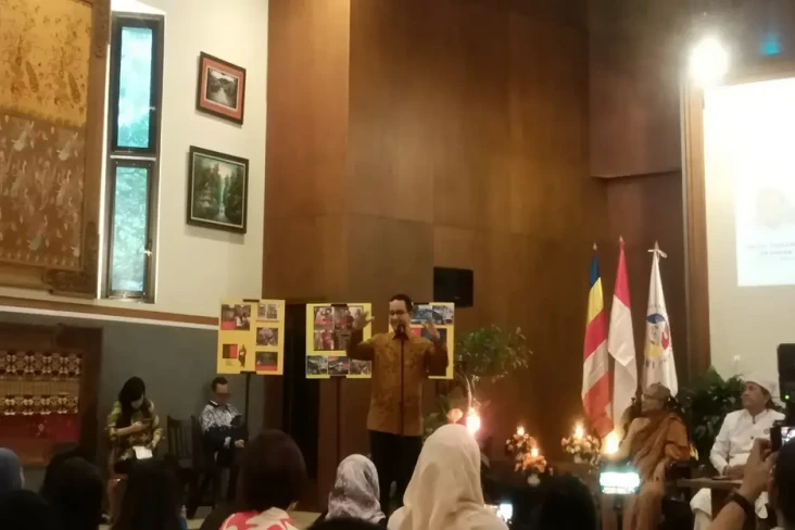 Hadiri Dialog Kebangsaan...