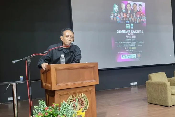 Puisi Esai, Lahirnya...