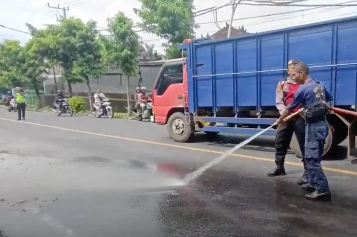 Solar Tumpah di Jalan...