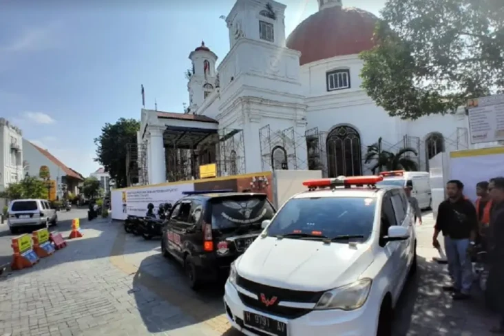 Pekerja Renovasi Gereja...
