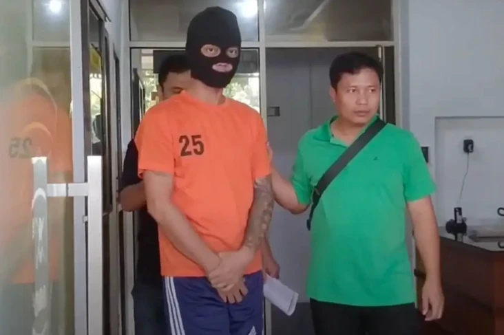Viral Aksi Koboi Mantan...