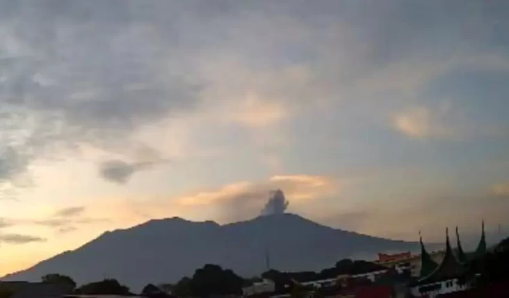 Gunung Marapi di Sumbar...
