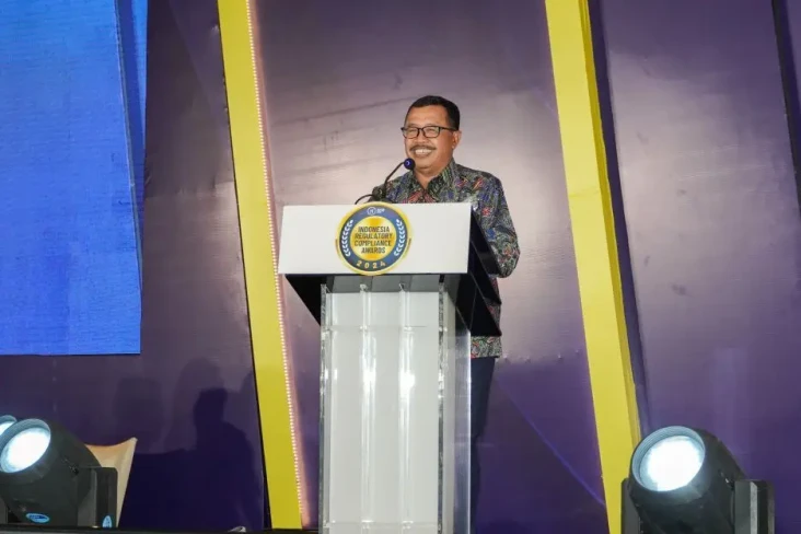 Patuh Terhadap Regulasi,...