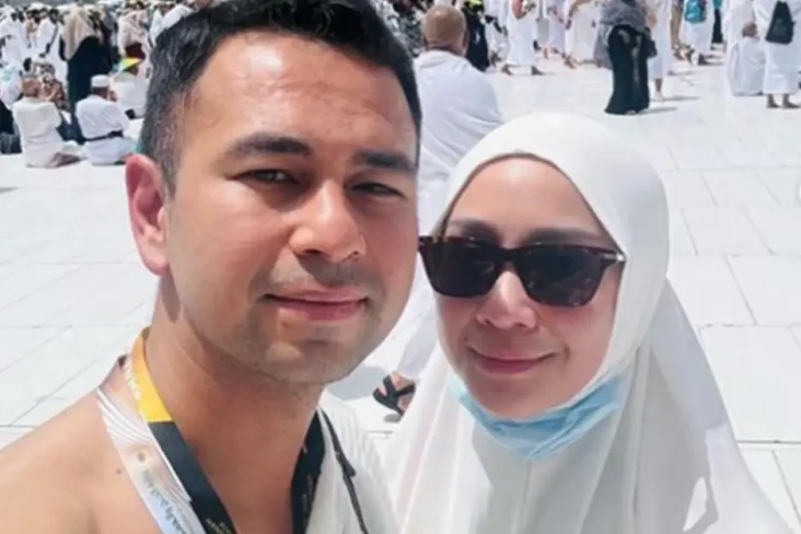 12 Artis Indonesia Jalani...