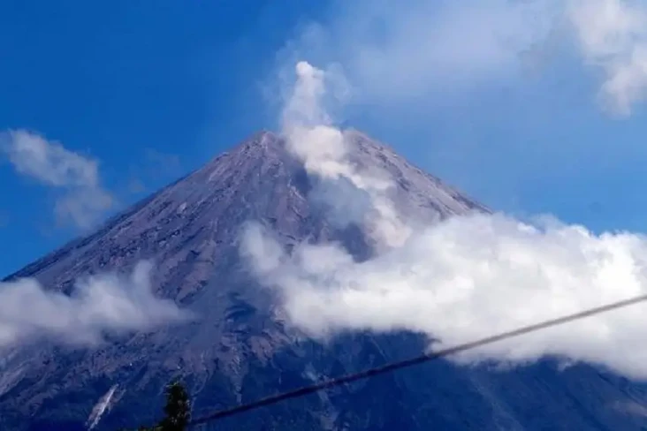 Gunung Semeru Mengamuk!...