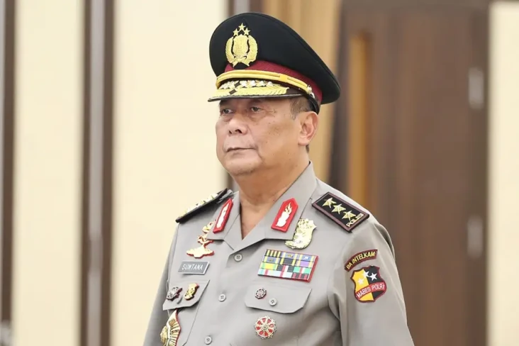 Komjen Pol Sutana Masuk...