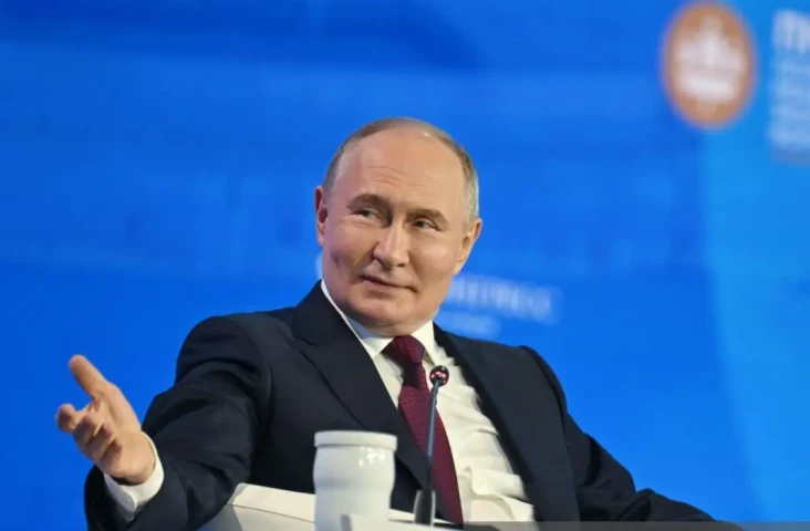 Putin Menang Telak,...