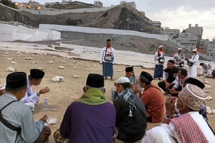 Makam Mbah Moen di Mala...