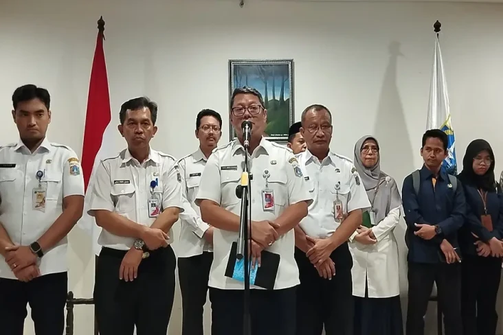 Orang Tua Siswi yang...