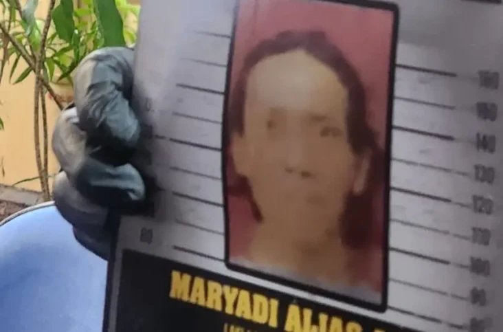 Polisi Sebar Foto Buronan...