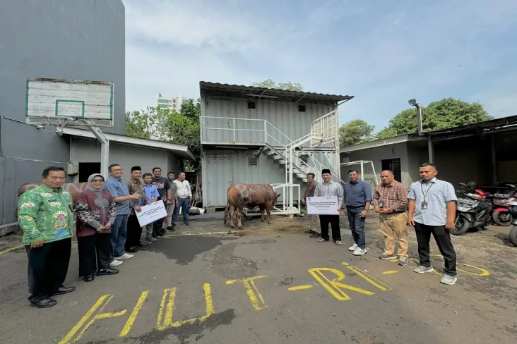 BRI Insurance Serahkan...