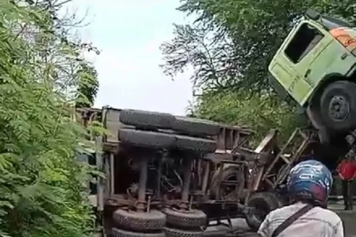 Pengemudi Mobil yang...