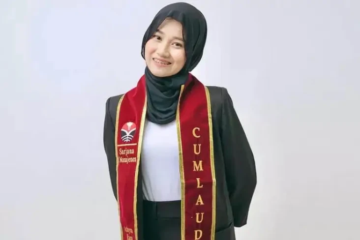 Kisah Azhrya Rana, Lulusan...