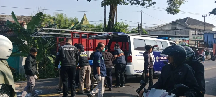 Perempuan Muda di Malang...