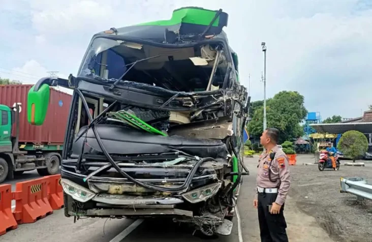 Bus Rombongan Pelajar...