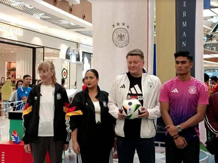 Adidas Buka Peluang...