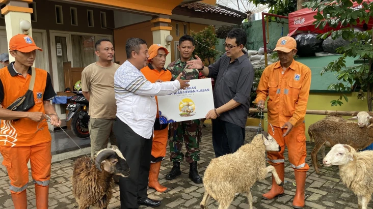 MNC Peduli Serahkan...