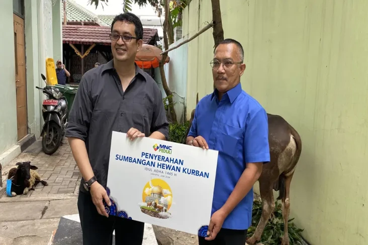 MNC Peduli Serahkan...