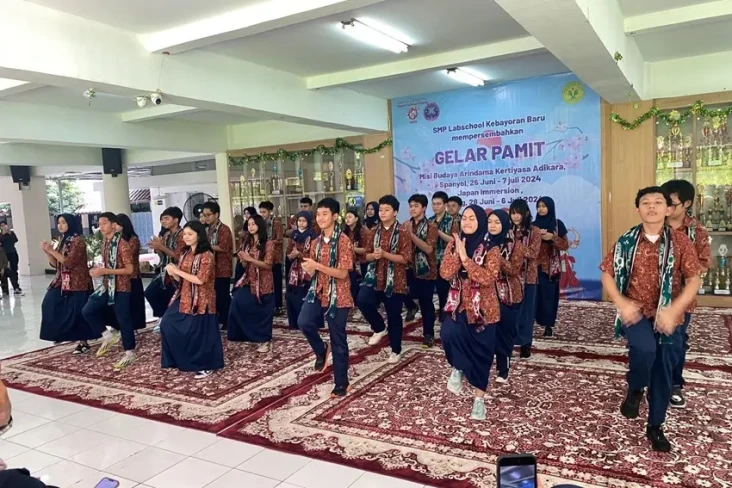 Puluhan Siswa SMP Labschool...