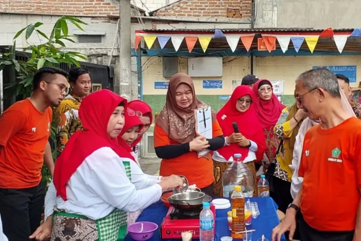 Kreativitas Warga Gading...