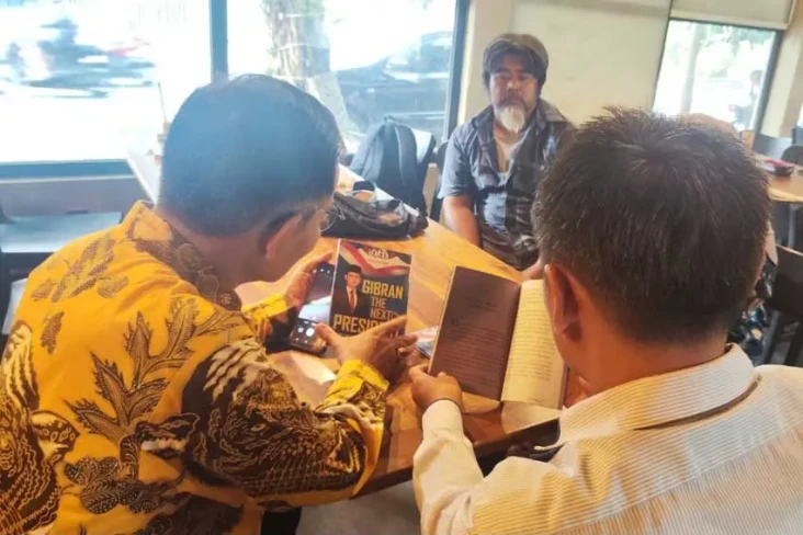 Penulis Ahmad Bahar...