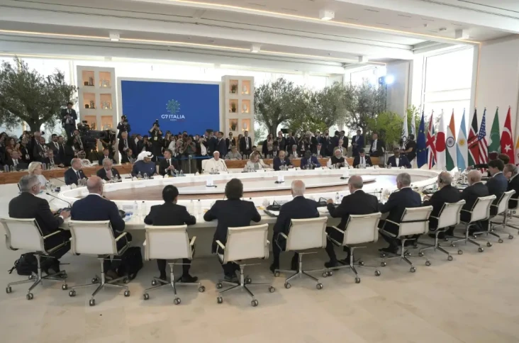Pemimpin G7 Tunjukkan...