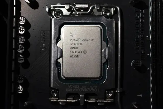 Intel Pastikan Chip...