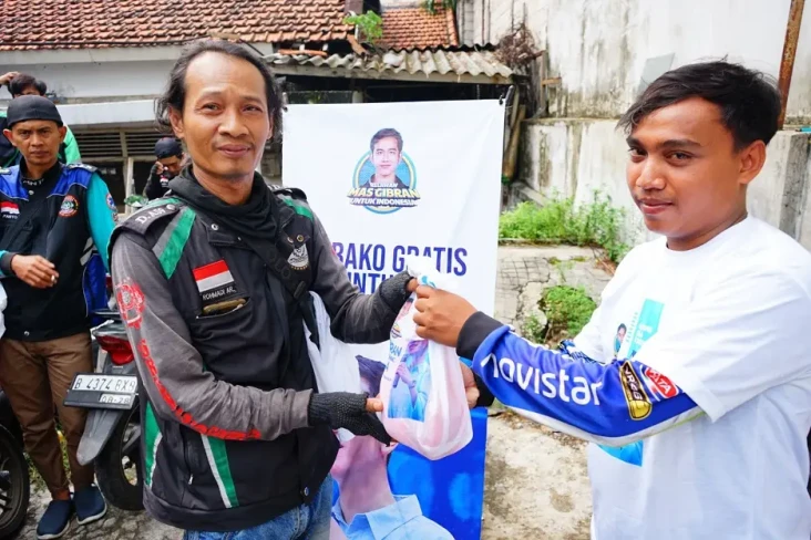 Relawan Mas Gibran Bagi...